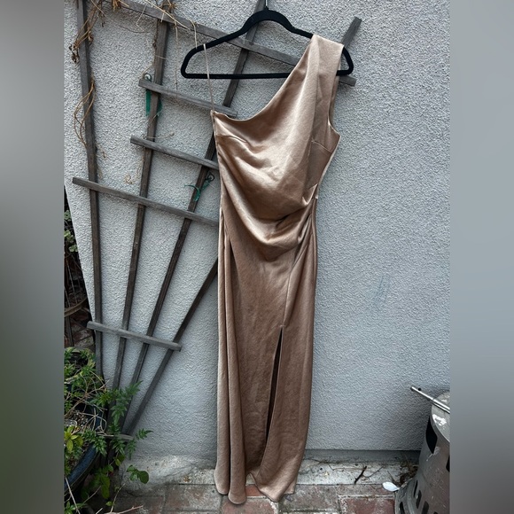 Bec + Bridge THE DREAMER ASYM DRESS in golden New with Tags! - Picture 3 of 12